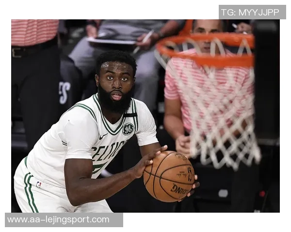 布克自进入联盟以来最后5秒制胜球次数追平塔图姆仅次于小卡